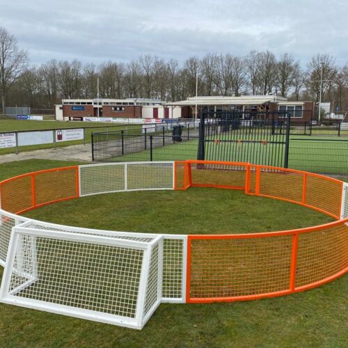 Pannakooi Match 112 Ronde pannakooi model Match in de clubkleuren van vv Roden op het sportpark. Geel en wit. Diameter 6 meter. Wedstrijdformaat.