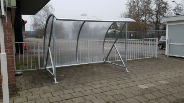Fietsoverkapping ingezet als rookabrigemonteerd naar de klant.