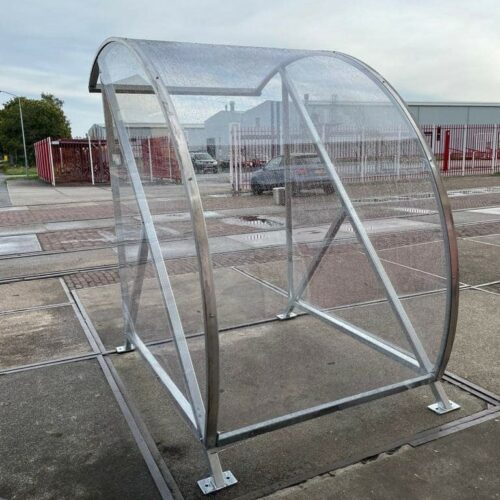 Rookoverkapping BF600 21 Rookoverkapping BF600, volledig gemonteerd geleverd. Ideale rookabri voor bedrijf en industrie.