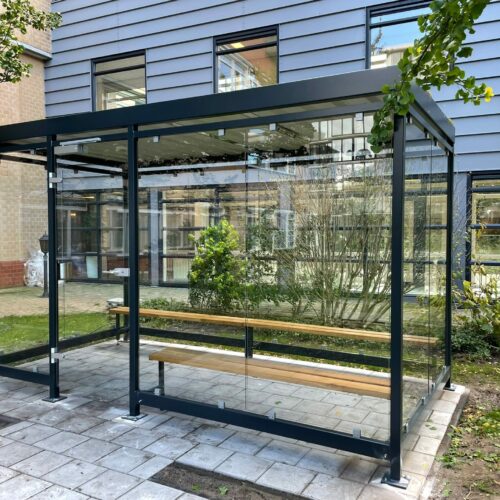 Rookoverkapping Myla 143 Onze monteurs ontzorgen u van A tot Z bij de aanschaf van een rookabri of rookoverkapping.