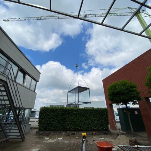 Rookoverkapping Myla 166 Onze rookoverkappingen kunnen tot afmetingen 8 x 2.5 meter volledig gemonteerd geleverd worden.