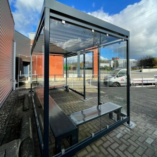 Rookoverkapping Myla 200 Rookruimte met zitbanken met glazen wanden
