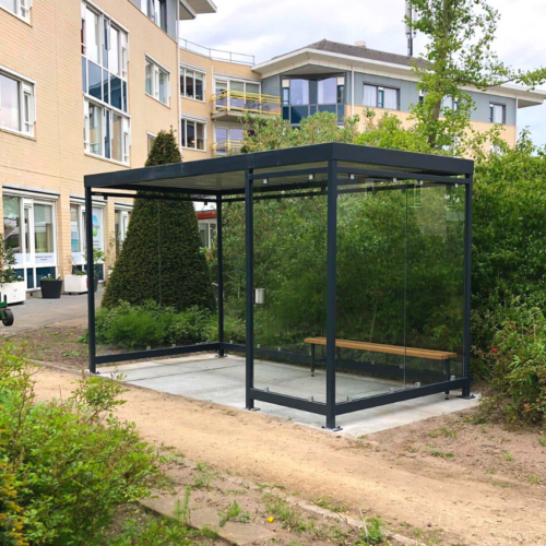 Rookoverkapping Myla 211 Moderne rookruimte met zitbank.
