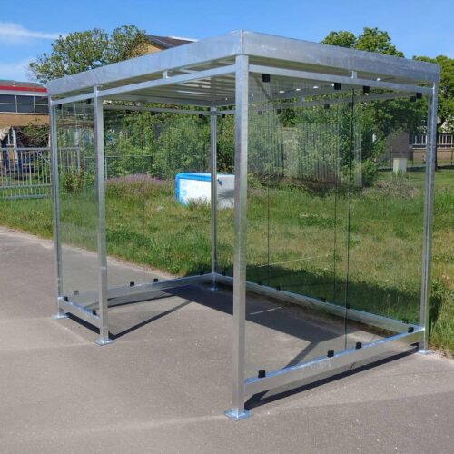Rookoverkapping Myla 149 Nieuw! Nu ook zonder poedercoating leverbaar. De afgebeelde 4x2m. verzinkte rookoverkapping uit onze Myla-serie is geschikt voor 8 tot 10 personen.