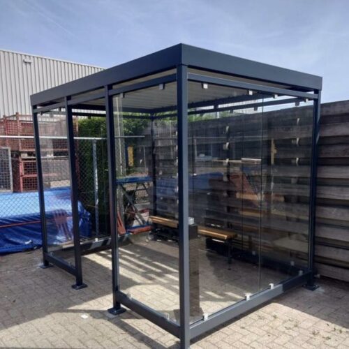 Rookoverkapping Myla 238 De Myla rookabri is een Nederlandse kwaliteitsoplossing, ontwikkeld voor zowel bedrijven, verenigingen als openbare ruimtes waar een nette en veilige rookplek verplicht is.