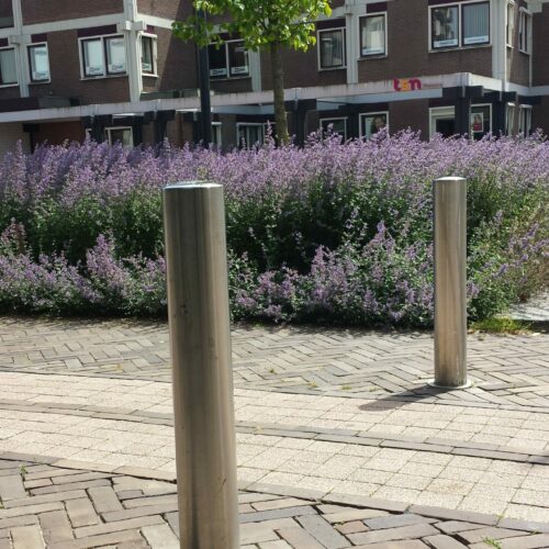 Parkeerpalen rvs204 37 Parkeerpalen van inox - rvs, een aanwinst voor de openbare ruimtes.