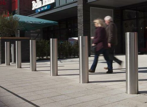 RVS afzetpalen rond 204 mm. In openbare ruimte openbare ruimte