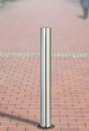 Parkeerpalen rvs204 47 RVS antiparkeerpaal met voetplaat. Afgebeeld de rond 89 mm uitvoering van deze fraaie lijn rvs afzetpalen voor bedrijf, particulier en overheden.
