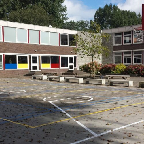 Basketbalpaal Rothe Fixed 50 Onze rvs basketbalpalen Rothe Fixed op schoolplein in Monnickendam, ook hier zijn ze zeer enthousiast over de geleverde kwaliteit.