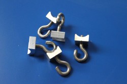 RVS nethaken met aluminium blokje 3 RVS nethaakjes met aluminium blokje.
