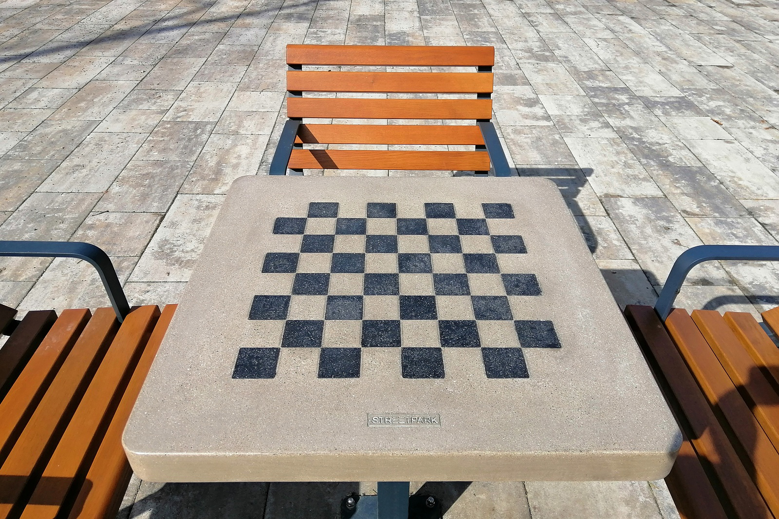 Schaaktafel voor buiten model MAT 4 Schaaktafel buiten met stoelen