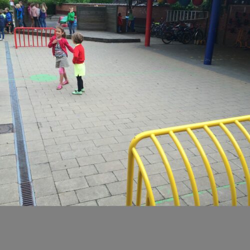 Voetbaldoeltjes model TRD200 41 Voetbaldoeltjes model TRD200. Hier is gekozen voor 2 verschillende kleuren. Door de ronde vormen een zeer veilig voetbaldoel en mooi om te zien.