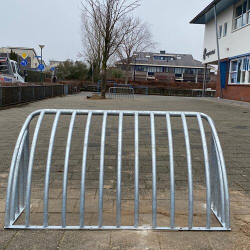 Voetbaldoeltjes model TRD200 66 Nog een afbeelding van deze degelijke en duurzame voetbaldoelen voor speel- en schoolpleinen. Deze hebben de afmetingen 1.5 x 1 meter en zijn verzinkt.