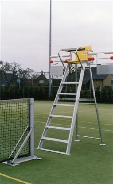 Tennis scorebord voor aan de stoel 2 Ook voor de afgebeelde scheidsrechterstoel kunt u bij ons terecht.