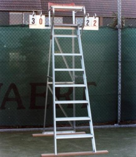 Naast het scorebord voor uw tennisvereniging, kunt u ook voor de scheidsrechterstoel bij ons terecht.