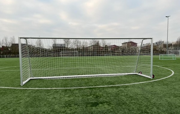 Verplaatsbaar voetbaldoel VD90 18 Topsegment voetbaldoelen. Door en door gelast geprofileerd aluminium.