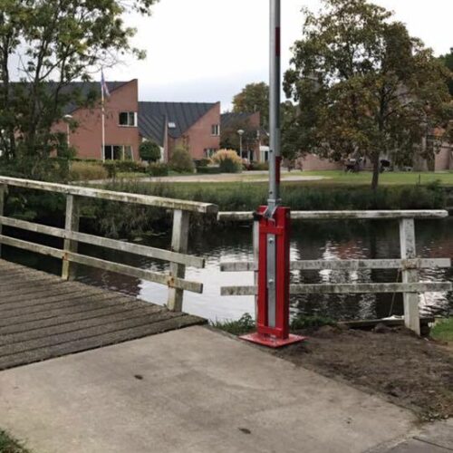 Handbediende Slagboom budget 71 Slagboom Budget 3 meter. Uitgevoerd met pendelsteun