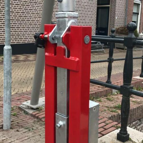 Handbediende Slagboom budget 62 Slagboom Budget, eenvoudig te bedienen slagbomen. Leverbaar met hangslot-sluiting, driekantslot-sluiting of met cilinderslot.