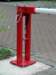 De degelijke en duurzame houder met daarin de gasveer-constructie.  Een degelijke en duurzame oplossing voor bedrijf en particulier. Compact slagbomen, tot een lengte van 7 meter leverbaar.