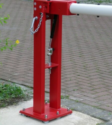 Compact slagbomen 20 De degelijke en duurzame houder met daarin de gasveer-constructie. Een degelijke en duurzame oplossing voor bedrijf en particulier. Compact slagbomen, tot een lengte van 7 meter leverbaar.