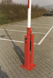 Deze handbediende slagbomen zijn voorzien van een degelijke slagboom -armhouder. Verzinkt en gecoat in een frisse rode ral kleur, voorzien van een duurzame gasdrukveer.