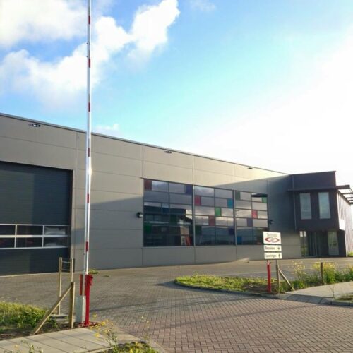 Handmatige Slagboom Budget, lengte 6 meter. Deze slagboom is uitgevoerd met cilinderslot.