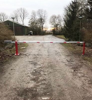 Handbediende Slagboom budget 63 Slagboom Budget lengte 6 meter met vaste opvangpaal! Absoluut kwaliteits- slagbomen voor bodemprijzen!