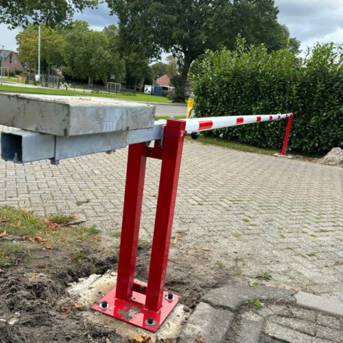 Handbediende Slagboom budget 79 Voordelig en duurzaam. Onze budget slagbomen. Deze heeft en lengte van 7 meter. De uitvoering met vaste eindsteun.