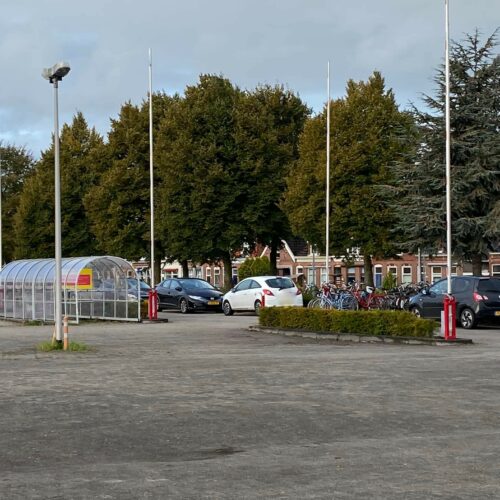 Handbediende Slagboom budget 75 De 7 meter uitvoering van deze duurzame en voordelige slagbomen met vaste opvangpaal
