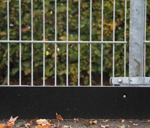 Slagplanken van gezet profiel met rubbergranulaat. Schokabsorberend en geluidsarme slagplanken.
