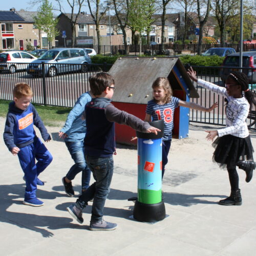 Interactieve spelpaal 18 Hinkelspel op de interactieve spelpaal.
