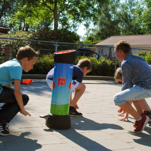Interactieve spelpaal 16 Interactief spel op de paal met zelf opgewekte energie via het voetpedaal.