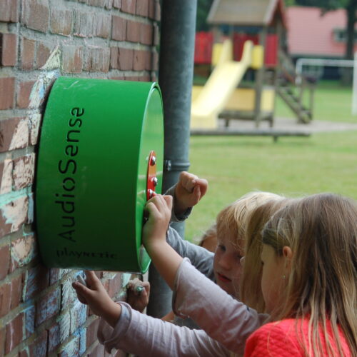 Speeltoestel Sensorspel 10 Sensorspel ideaal voor aan de muur met ruimte om een krijttekening te maken.