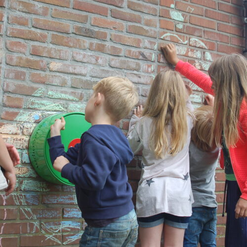 Speeltoestel Sensorspel 9 Spierballen kweken door te draaien aan het wiel :-)