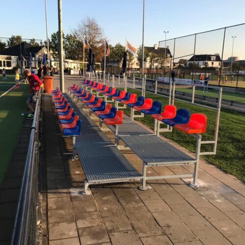 Modulaire sport- tribunes 60 Deze tribunes zijn geproduceerd van zwaar verzinkte materialen en gaan jarenlang mee.