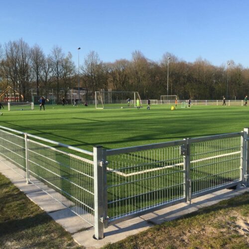Dubbelstaafmat hekwerk 46 SKWshop.nl ook voor dubbelstaafmat-hekwerk rond sportvelden het juiste adres