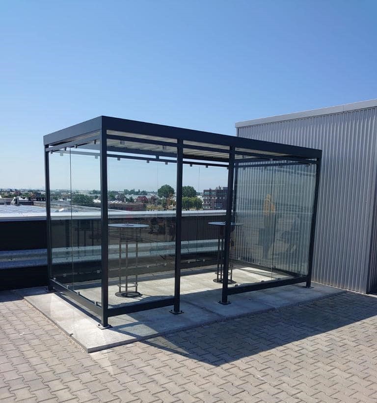 Statafel met model asbak Graphit 9 Twee van deze statafels met asbak in ral 7016 in onze rookabri 4x2m model Keulen