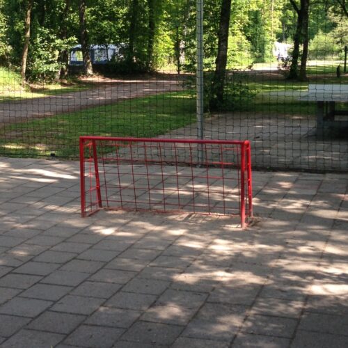 Voetbaldoeltjes model TRD210 16 Voetbaldoeltjes TRD210, de goedkope oplossing voor uw schoolplein. Hier afgebeeld in een frisse rode kleur.
