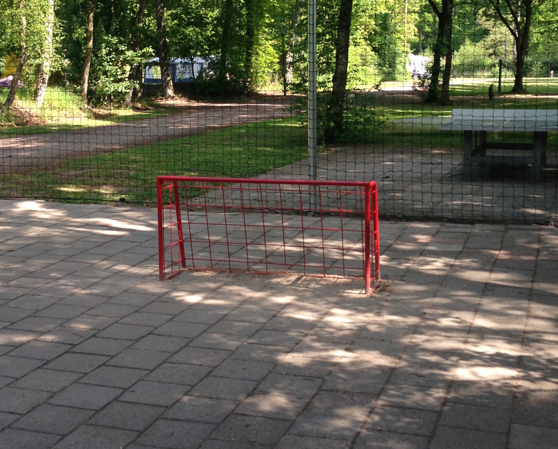 Voetbaldoeltjes model TRD210 5 Voetbaldoeltjes TRD210, de goedkope oplossing voor uw schoolplein. Hier afgebeeld in een frisse rode kleur.
