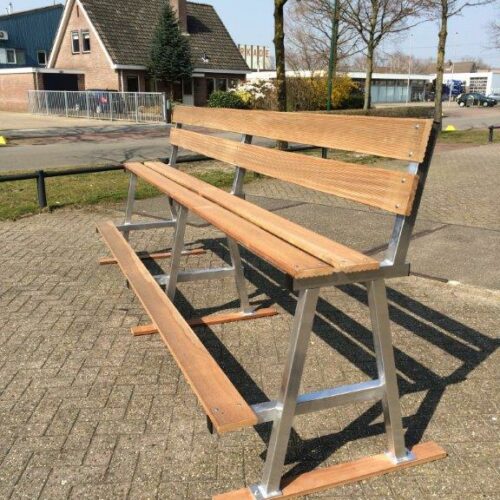 Verplaatsbare mini tribunes 22 Verhoogde tennisbanken - mini tribune met een lengte van 3.5 meter.