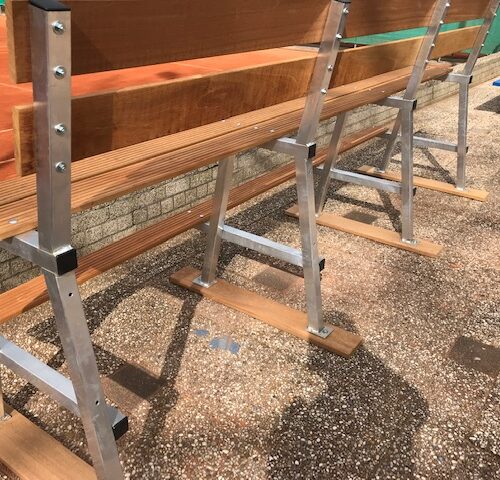 Verplaatsbare mini tribunes 28 Verhoogde tennisbanken - mini zit-tribunes. Duurzaam en voordelig!