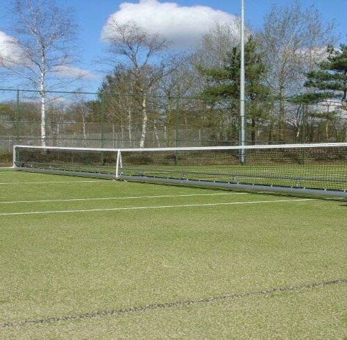 Vrijstaande tennisinstallatie