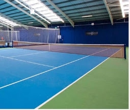 Tennisnet model Classic 12 Rode tennisnetten geven het beste resultaat op een blauwe tennisbaan.
