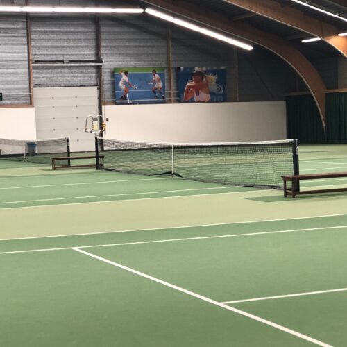 Tennis netpalen verstelbaar 8 Onze netpalen met adapter, geschikt voor diverse afmetingen grondpotten. Leverbaar in aluminium naturel en in diverse ral kleuren.