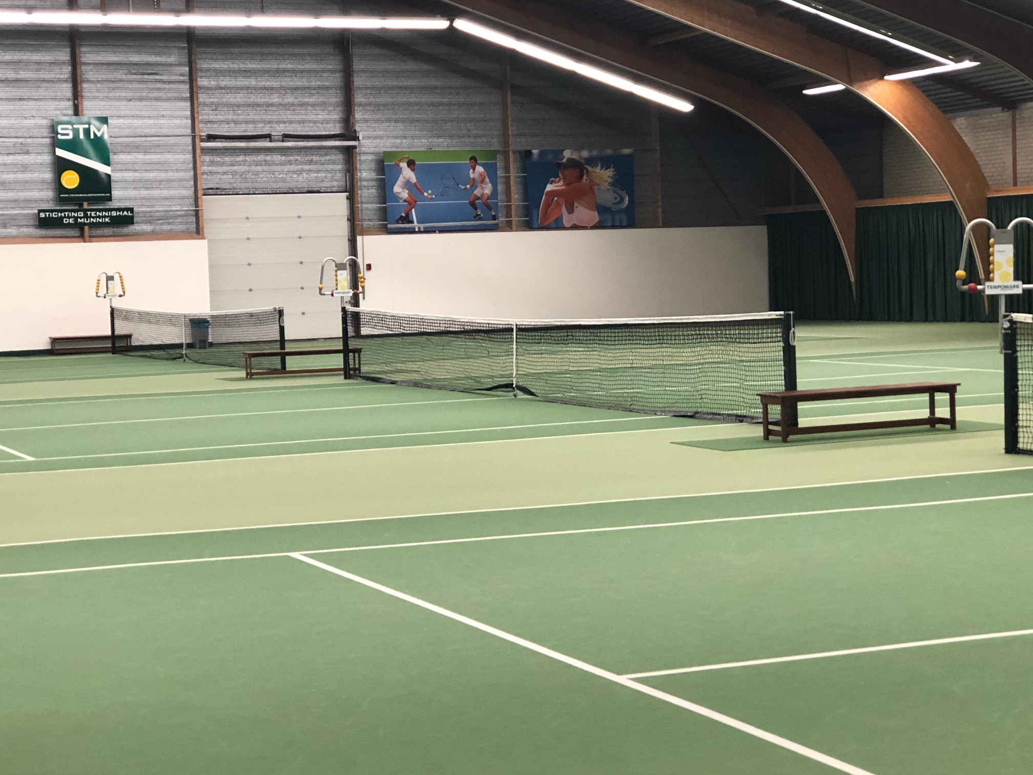 Tennis netpalen verstelbaar 3 Onze netpalen met adapter, geschikt voor diverse afmetingen grondpotten. Leverbaar in aluminium naturel en in diverse ral kleuren.