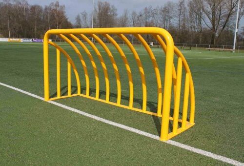 Onze 1.5 x 0,75m trainings- voetbaldoeltjes uitgevoerd in een frisse gele ral kleur. De ultieme duurzaamheid en nooit weer netten vervangen.