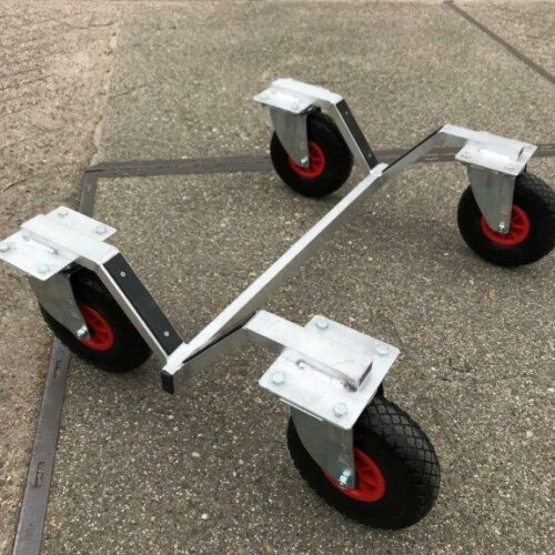 Transport-trolley voor verplaatsbare aluminium voetbaldoelen. Soepel lopende grote luchtbanden in een aluminium frame. Een ideale oplossing voor uw vrijwilligers.