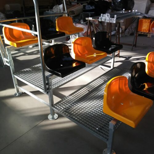 Modulaire sport- tribunes 67 Door de slimme modulaire opbouw zijn deze mini tribunes onbeperkt uitbreidbaar. Zorg voor een comfortabele plek voor supporters met deze comfortabele mini tribune.