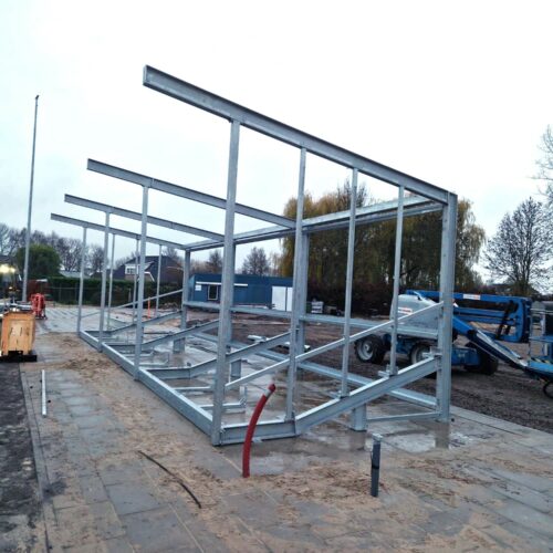 Tribune Alto - Replay 66 Het frame staat SV Angeren, 1 van de 2 tribunes met 104 zitplekken. SKWShop, ook zeer sterk in tribunebouw voor sportaccommodaties.
