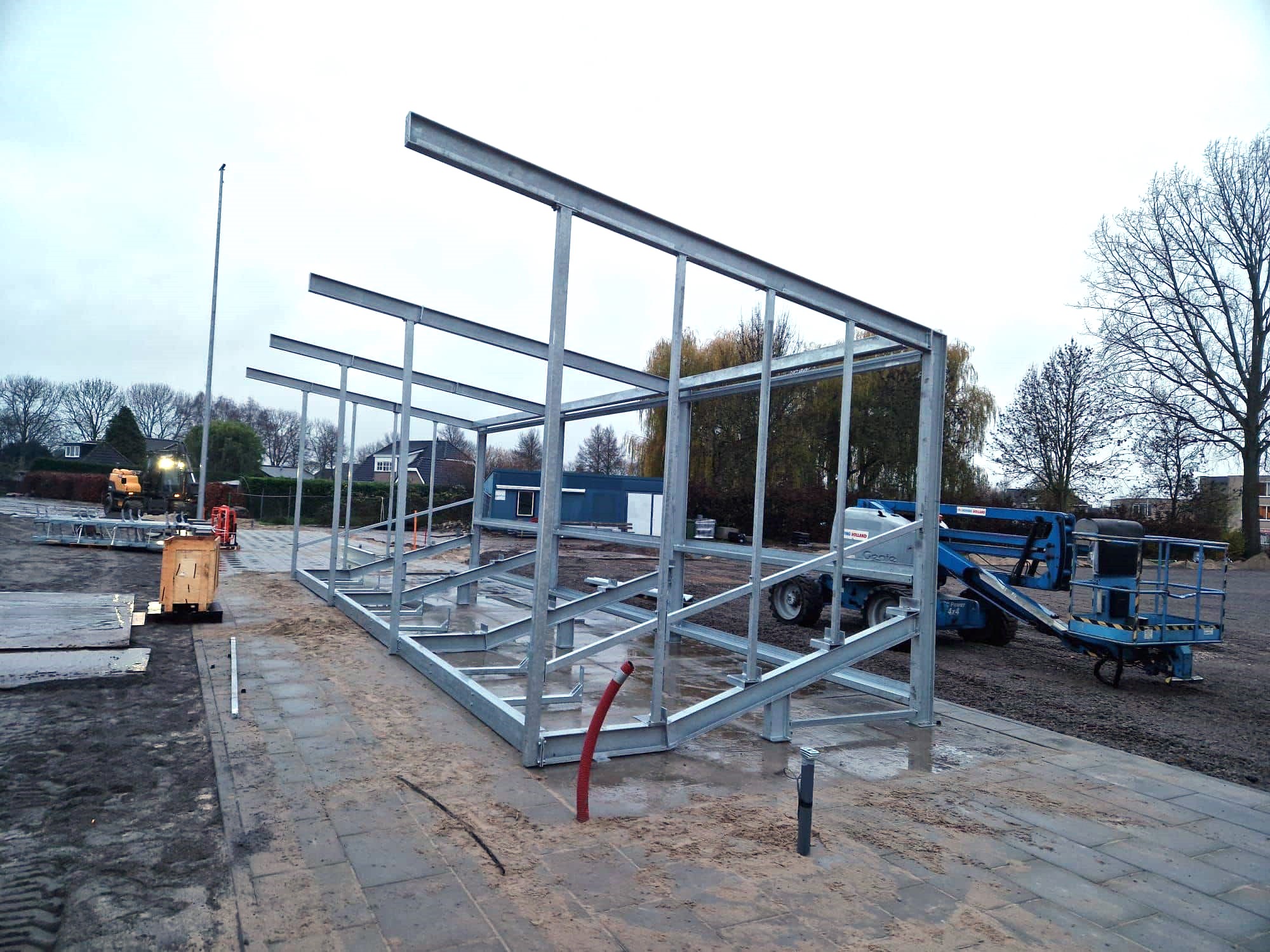Tribune Alto - Replay 17 Het frame staat SV Angeren, 1 van de 2 tribunes met 104 zitplekken. SKWShop, ook zeer sterk in tribunebouw voor sportaccommodaties.